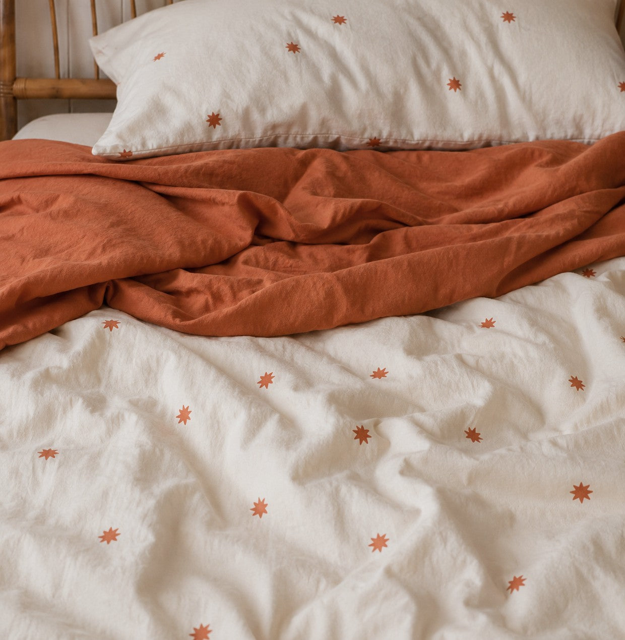 a kids quilt cover that's double sided in a  star print