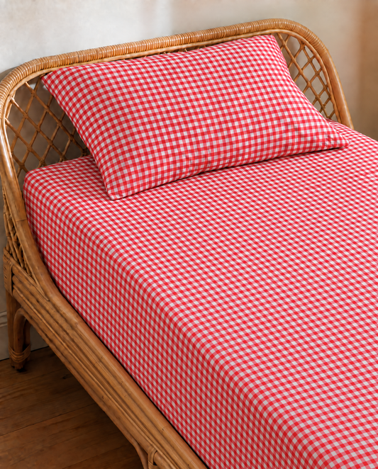 Red gingham fitted sheet for kids
